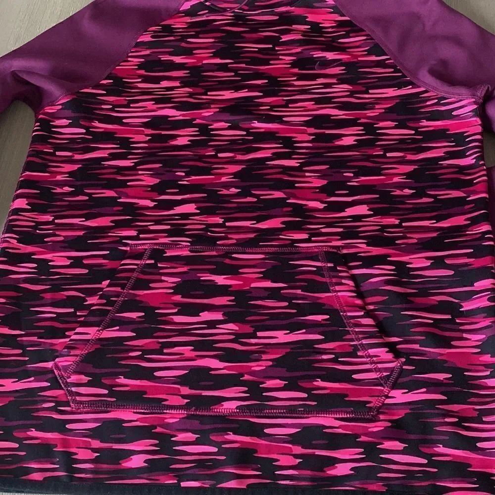 Nike Hoodie Pullover Therma Fit Pink Purple Camo Active Jacket Women’s Size M